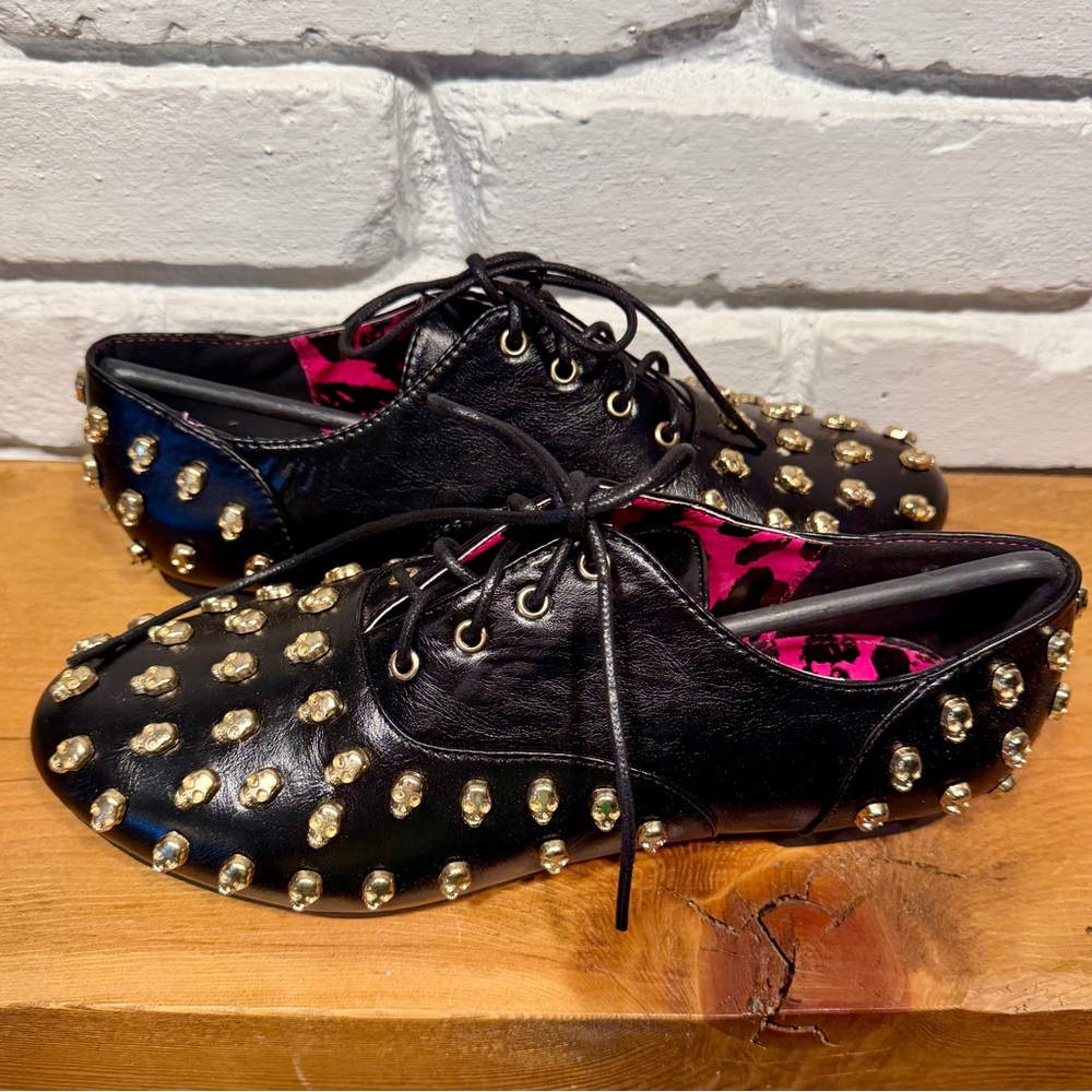 Iron Fist Skull Stud Oxford Flats 8 Boutique Goth Punk Luxe Statement Goth NIB - Picture 13 of 14